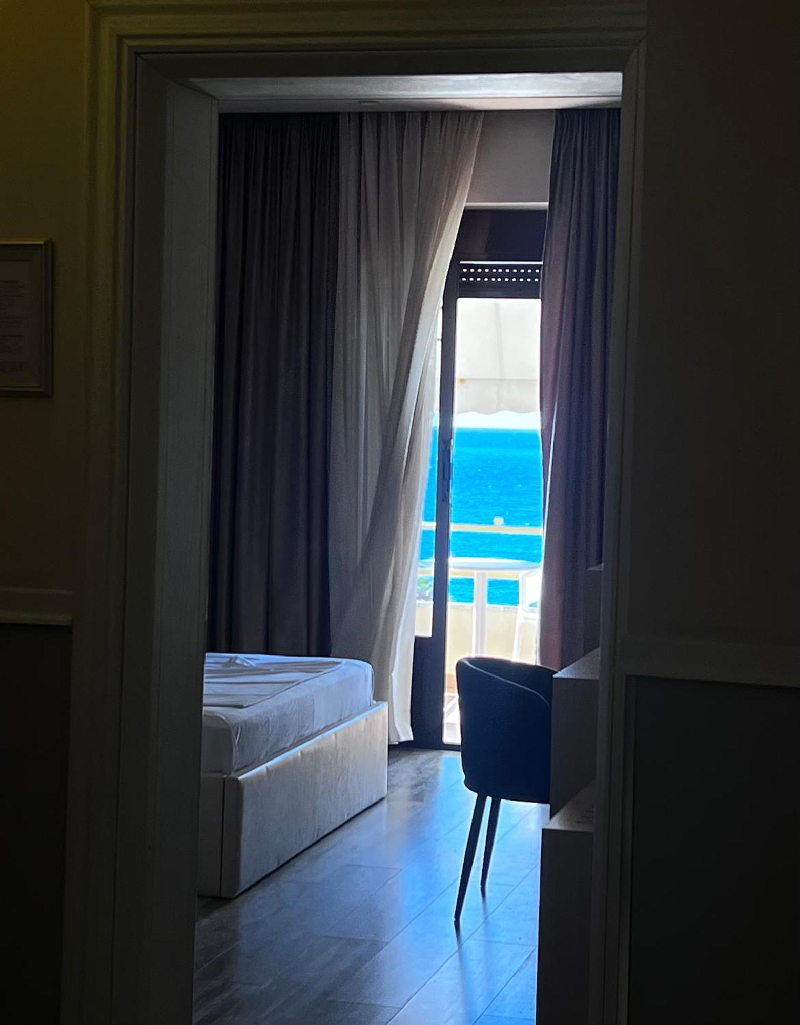 Hotel Lungomare Вльора Екстер'єр фото